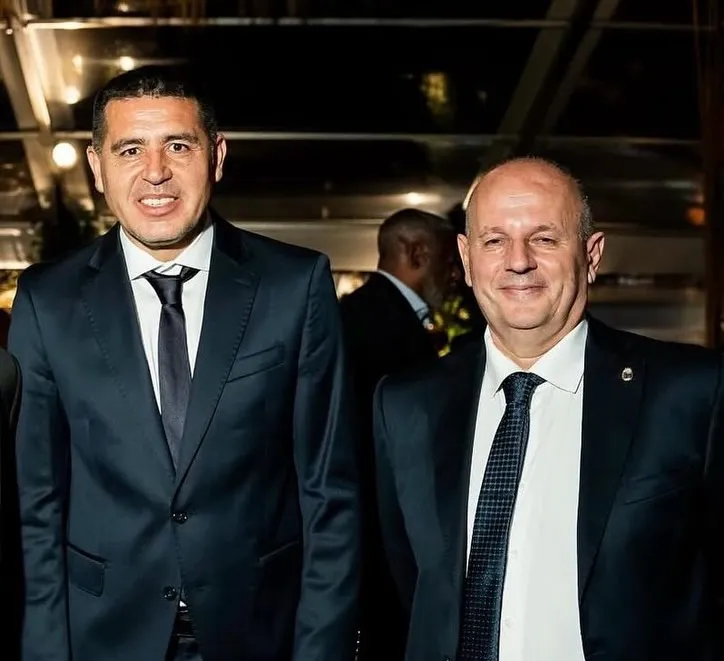 Juan Román Riquelme y Ricardo Rosica.