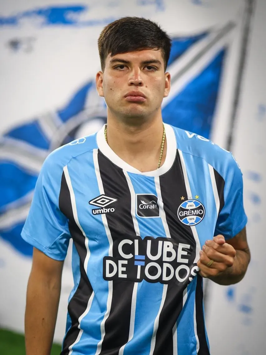 Leonel Pérez, durante su etapa en Gremio. (@Leoperez33_)