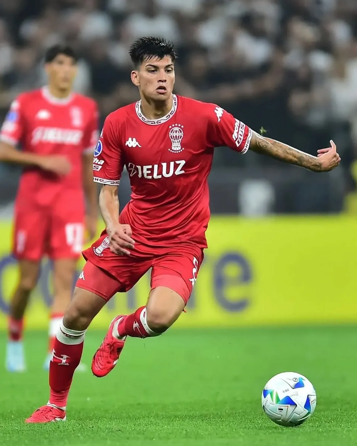Leonel Pérez, durante su etapa en Huracán. (@Leoperez33_)