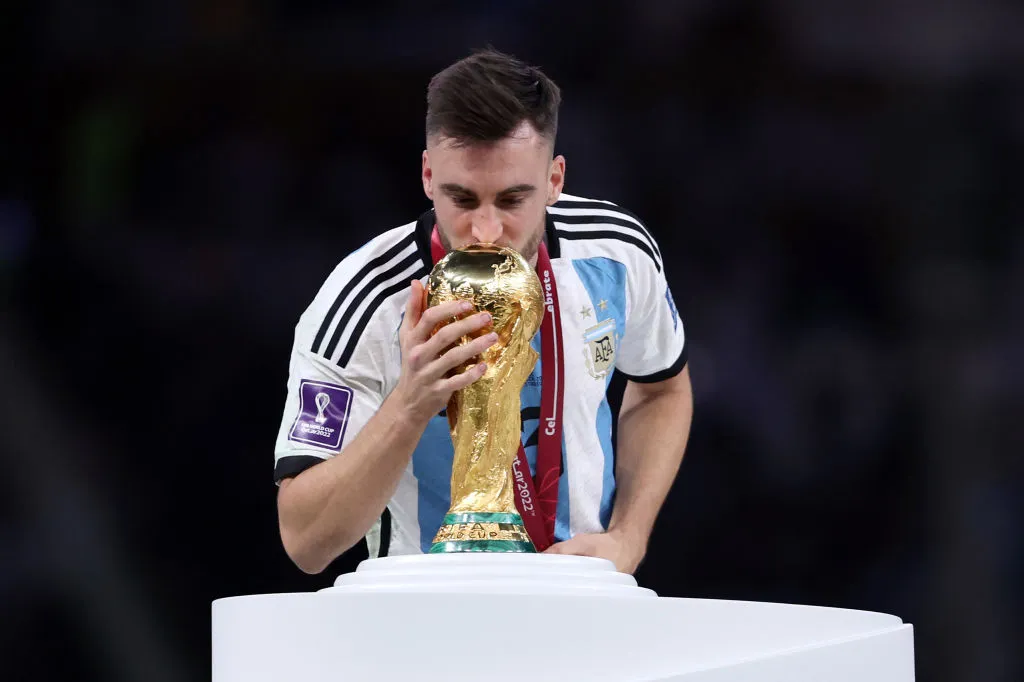 Nicolas Tagliafico con la Copa del Mundo 2022. (Getty Images)