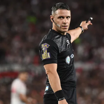 Andrés Gariano explicó por qué no cobró penal para River ante Tigre: “El VAR me lo confirmó rápido”