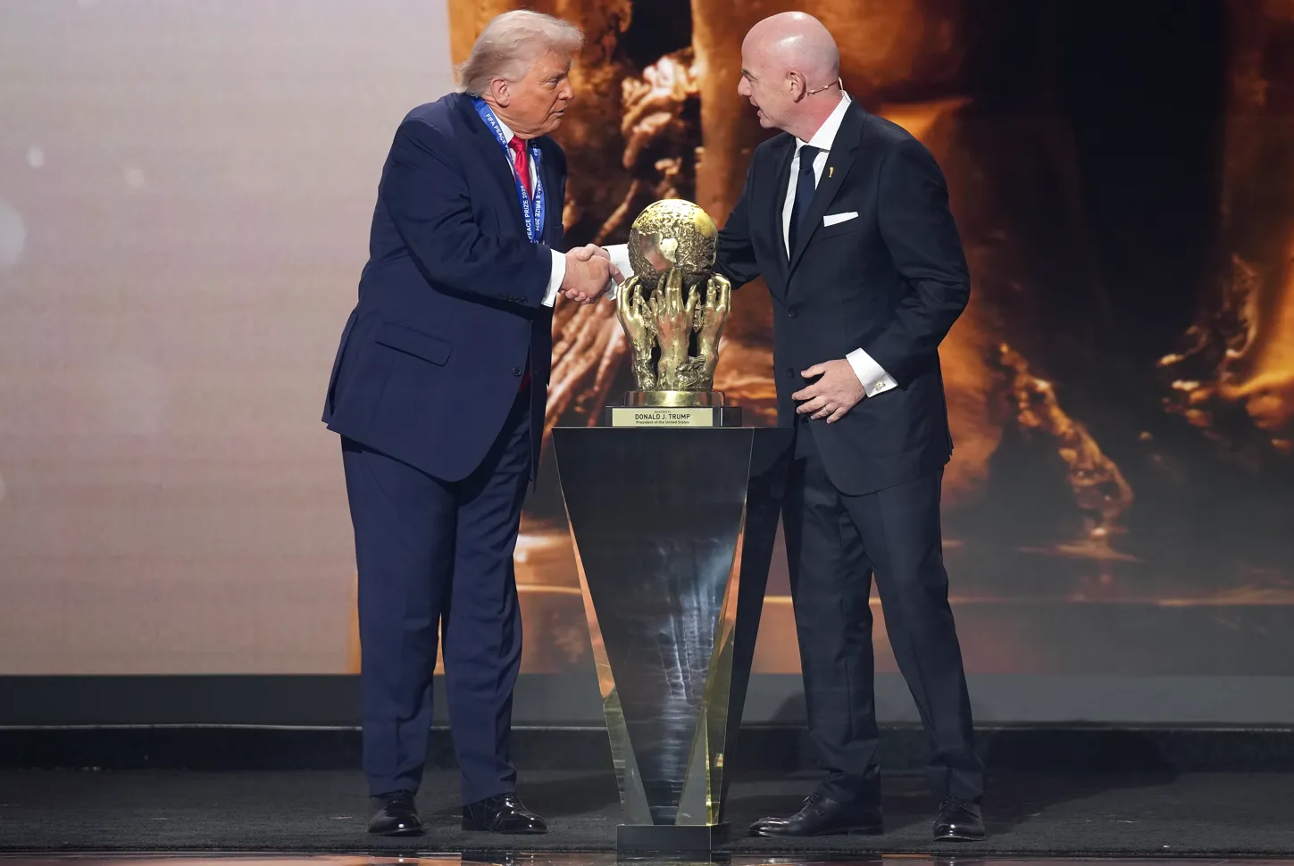 Trump e Infantino. (Foto: Getty).