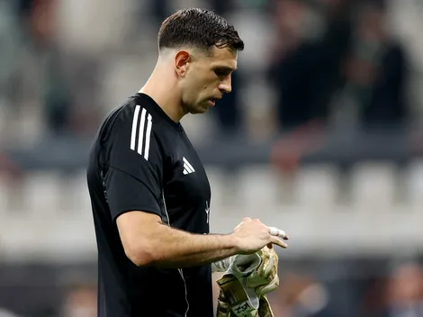 Dibu Martínez no juega ante PSG por la Supercopa UEFA