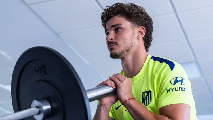 Entre tires y aflojes del Atleti y Barcelona, Julián vuelve a interesar en Arsenal