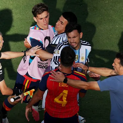 Duro castigo de la FIFA a la Selección Argentina: 321 mil de multa y 10 partidos para Paredes