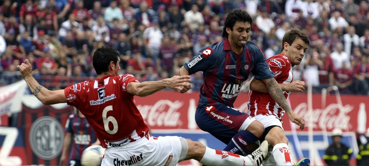 Carlos Bueno ante Instituto por la Promoción 2012. (Foto: Getty).