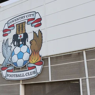 Coventry City vuelve a la Premier League: su particular escudo