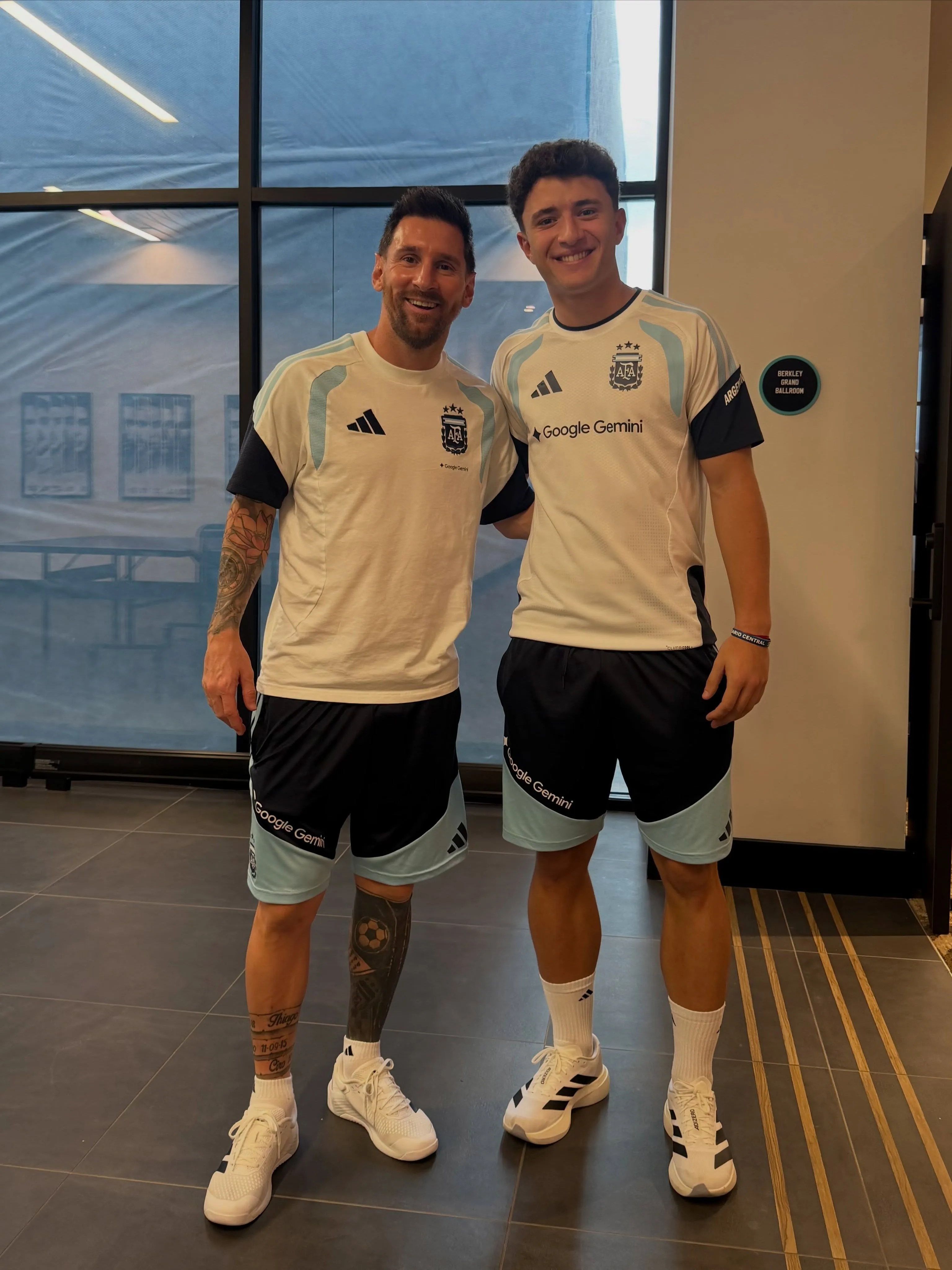Ignacio Ovando y Lionel Messi en la Selección Argentina. (@Nachovando)