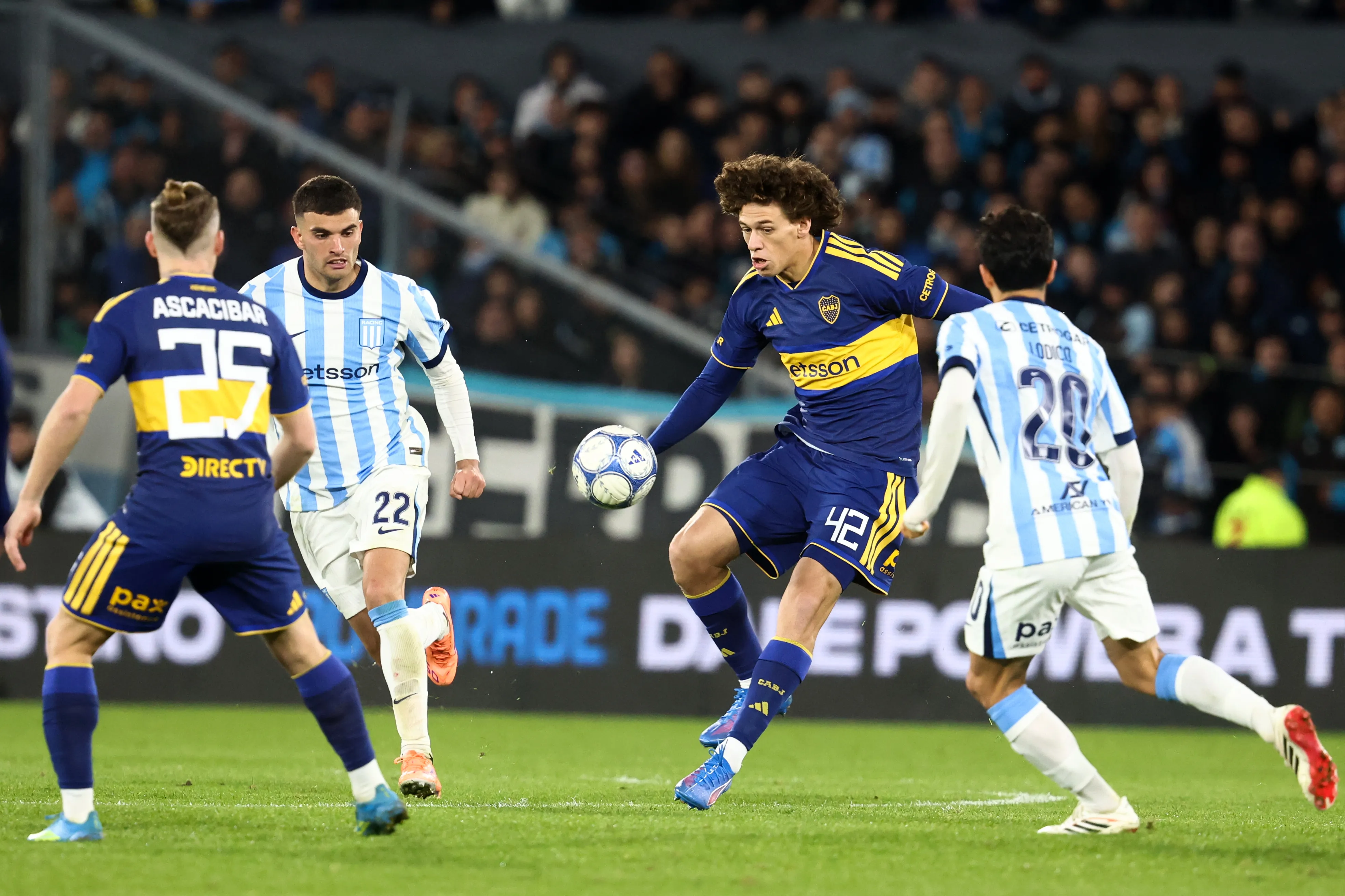 Facundo ‘Jagger’ Herrera en acción contra Racing. (Getty).
