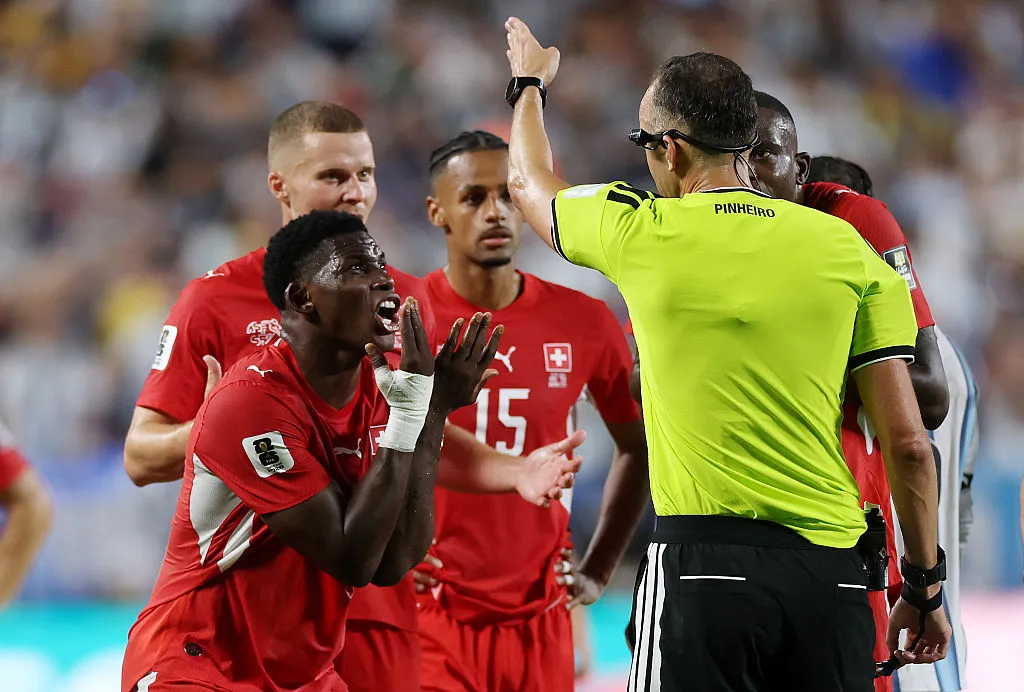 Breel Embolo expulsado en Suiza – Argentina por el Mundial 2026. (Getty Images)