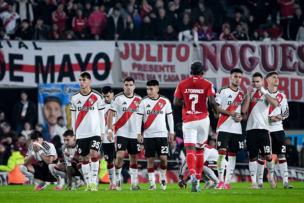 Los futbolistas de River tras la eliminación en la Copa Sudamericana 2026. (Getty Images)