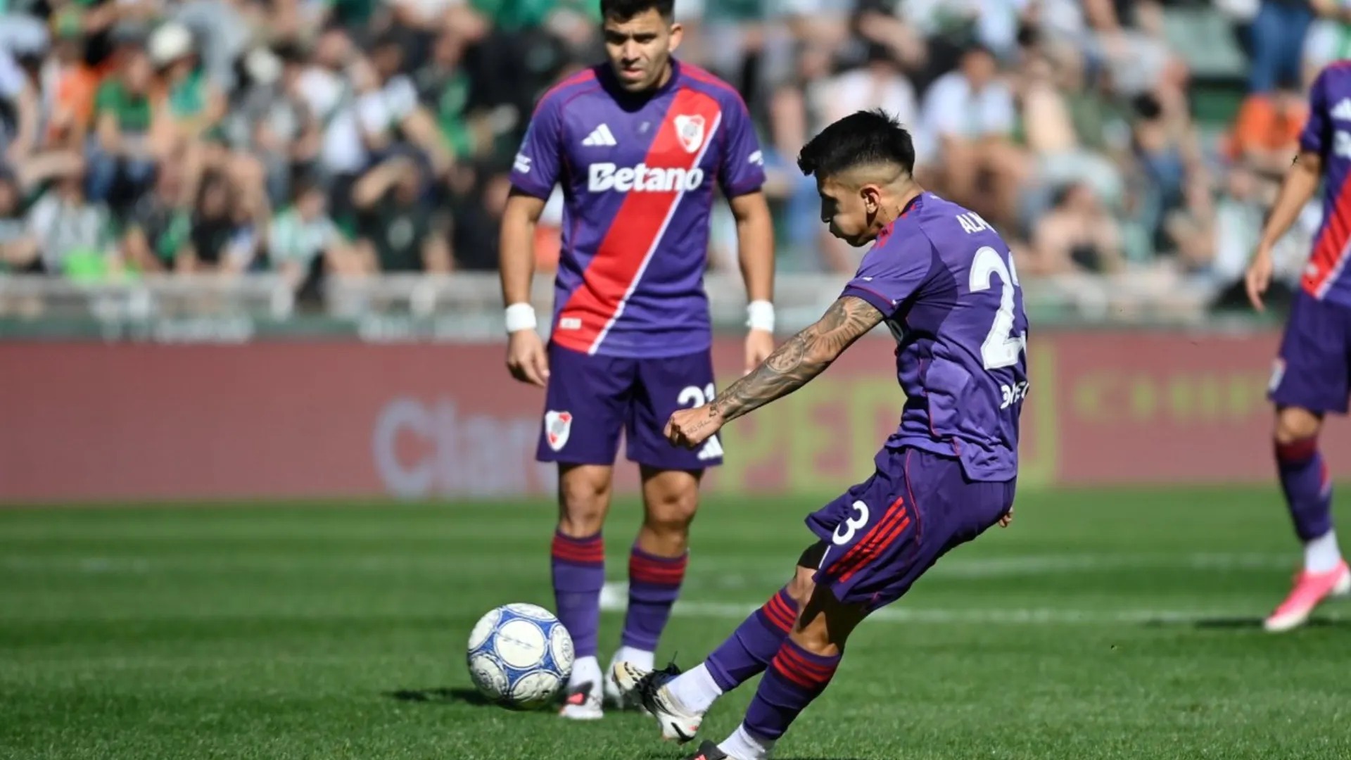Thiago Almada en acción. (Foto: Prensa River)