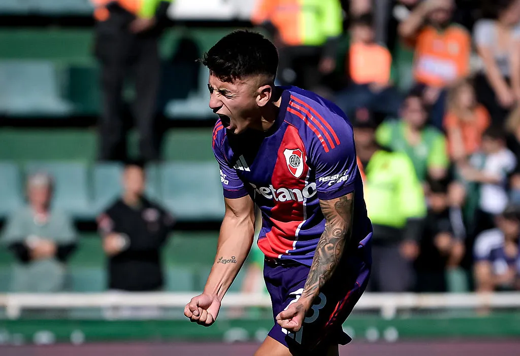Thiago Almada marcó su primer gol en River ante Banfield. (Getty Images)