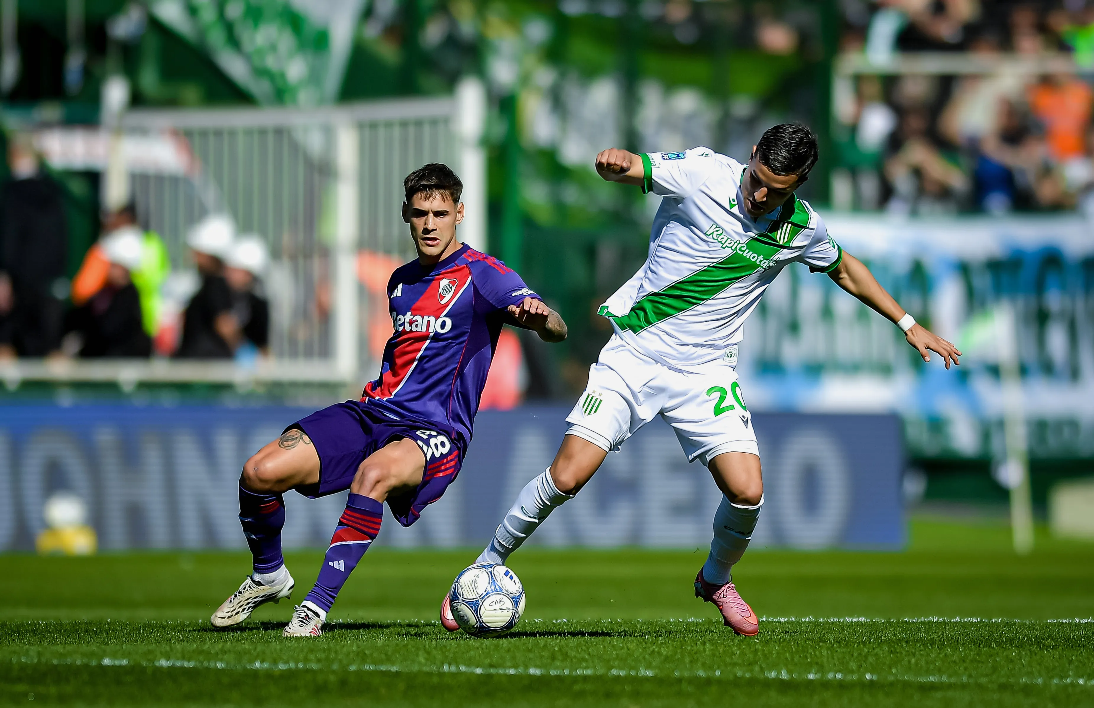 Martínez Quarta ante Banfield. (Foto: Getty)