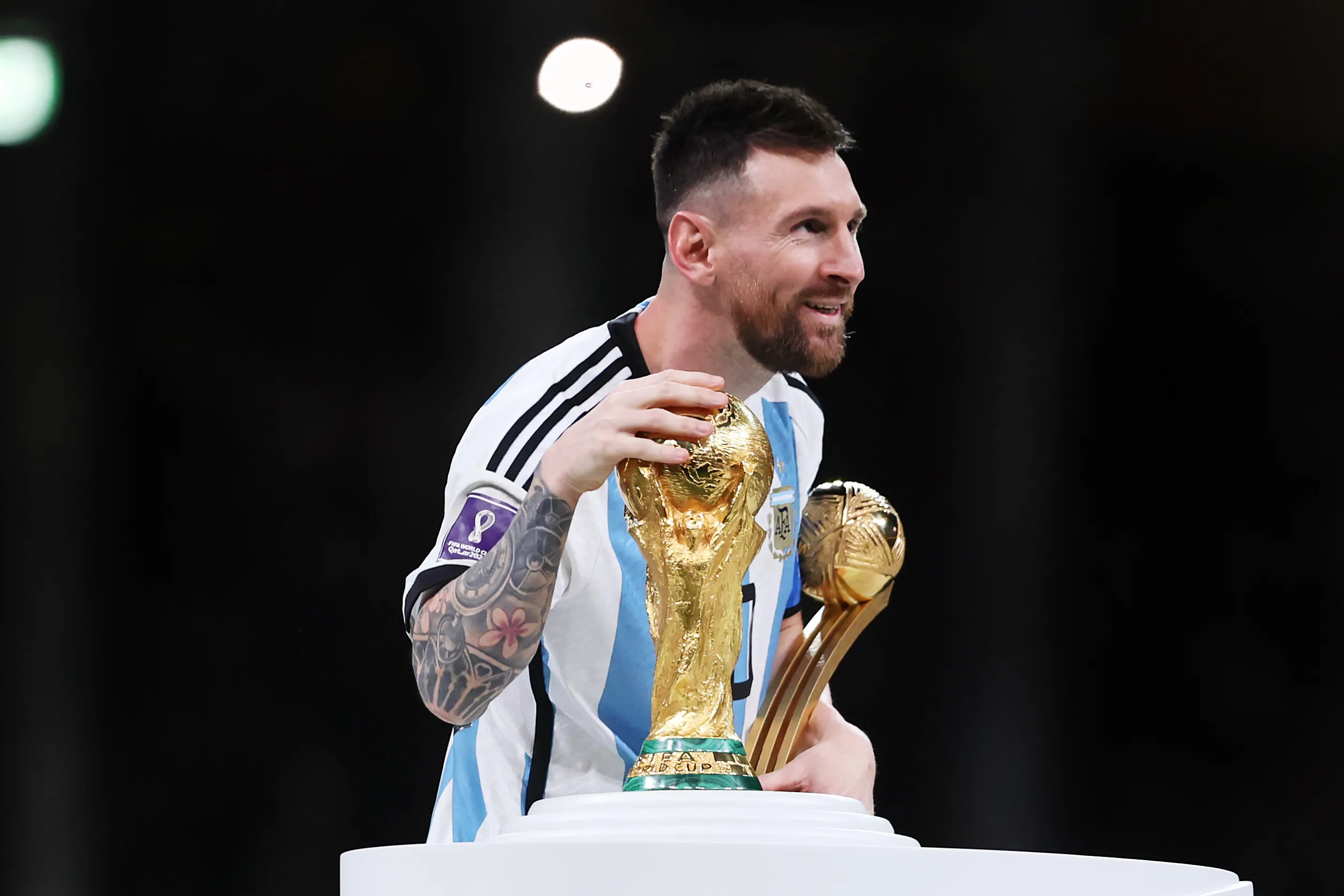 Messi, campeón del mundo y mejor jugador del certamen.