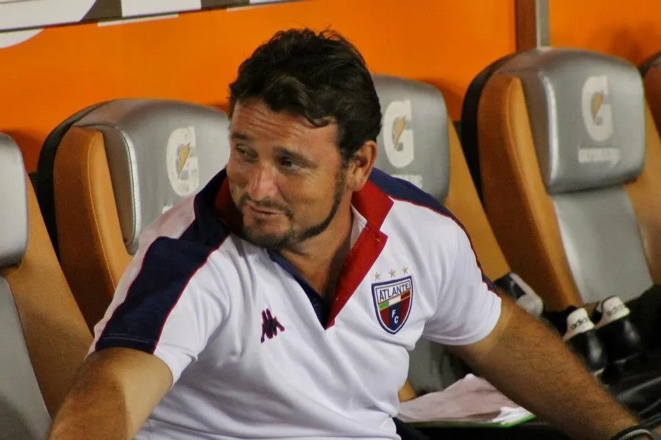 Nicolás Burtovoy en Atlante.