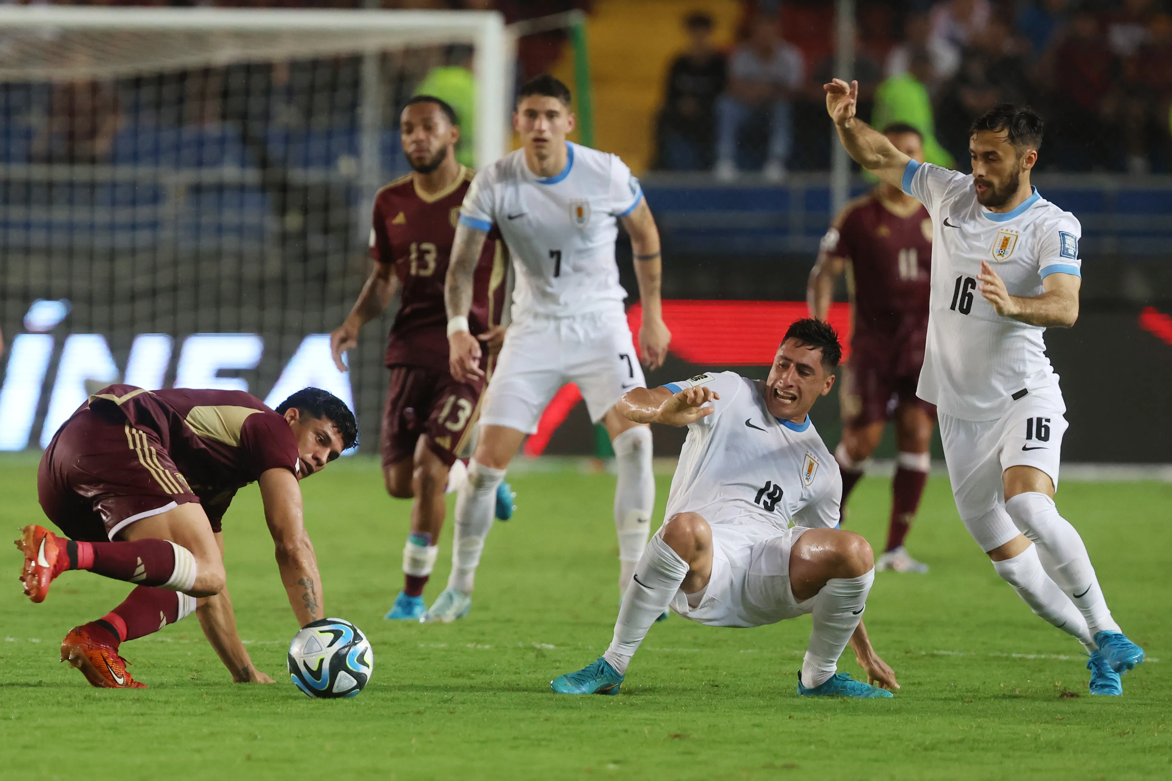 Merentiel en su estreno oficial con la camiseta de Uruguay. (Foto: Getty).