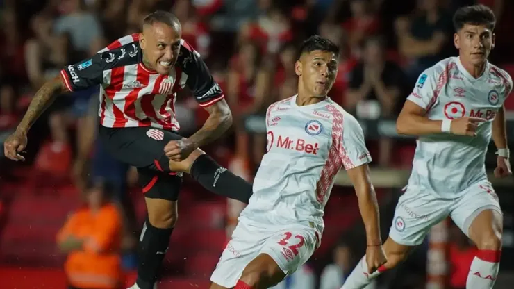 Barracas Central recibe a Argentinos Juniors.