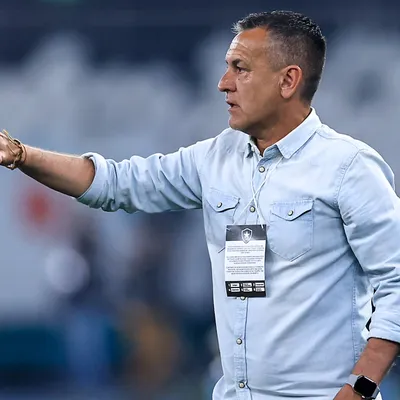 Melgarejo, el DT de Cienciano que prometió ganarle a Boca, reveló que quiere dirigir a River