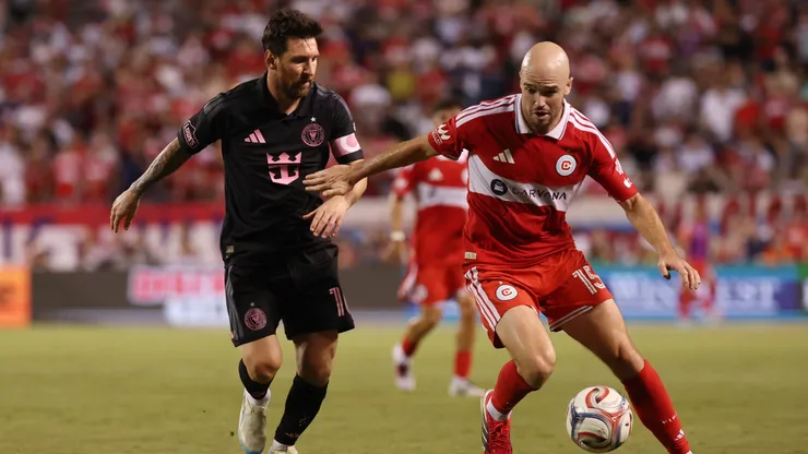 Lionel Messi ante Chicago Fire.