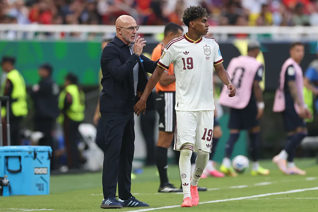 Luis de la Fuente y Lamine Yamal, en la Selección de España. (Getty Images)