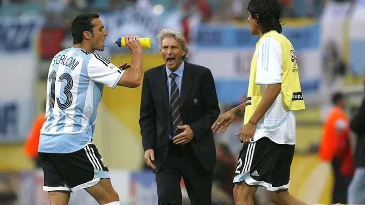 José Pékerman y Lionel Scaloni en el Mundial 2006 con la Selección Argentina.