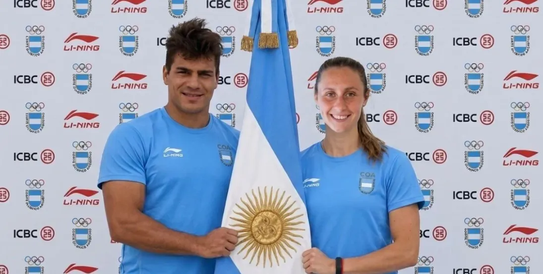 Rubén Rézola y Sofía Cairó, los abanderados de Argentina.