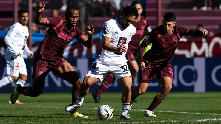 Riestra y Lanús miden fuerzas en el Laza.
