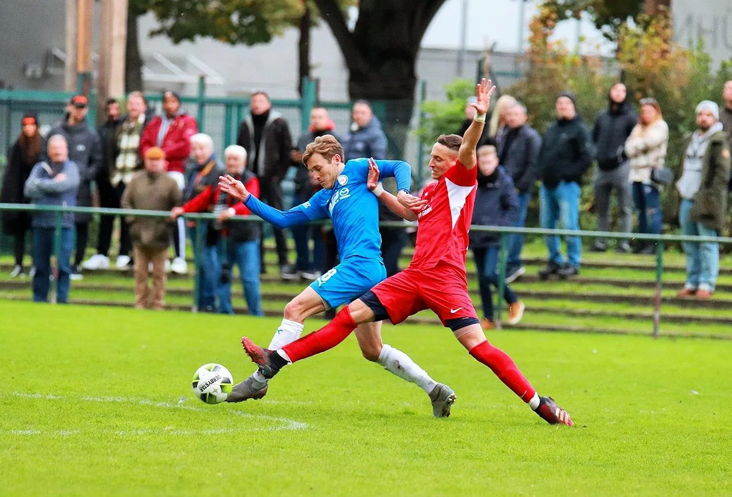 Iván Morán jugando en el fútbol de Alemania.