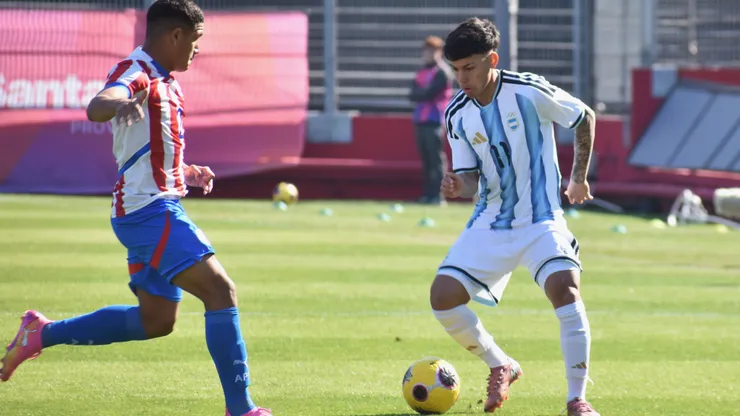 Argentina perdió en su debut ante Paraguay.
