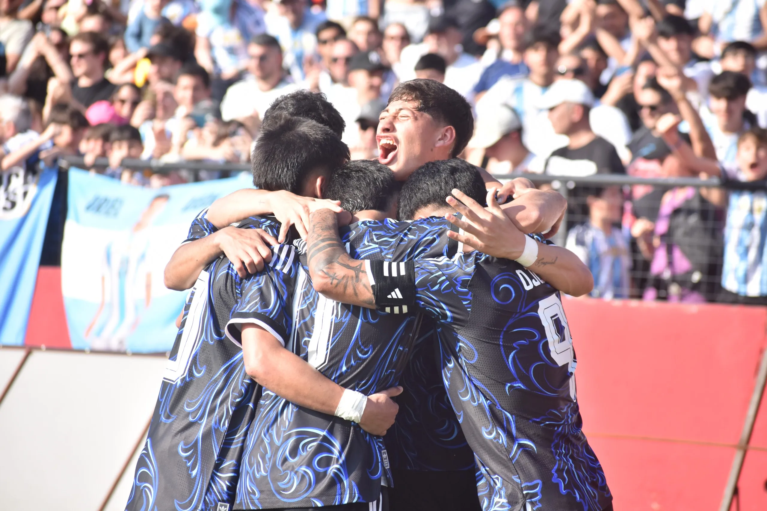 Los futbolistas de la Selección Argentina Sub-19 en los Juegos Suramericanos. (Prensa AFA)