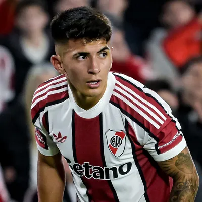 Alarma en River y en la Selección: Almada se lesionó a los 5'