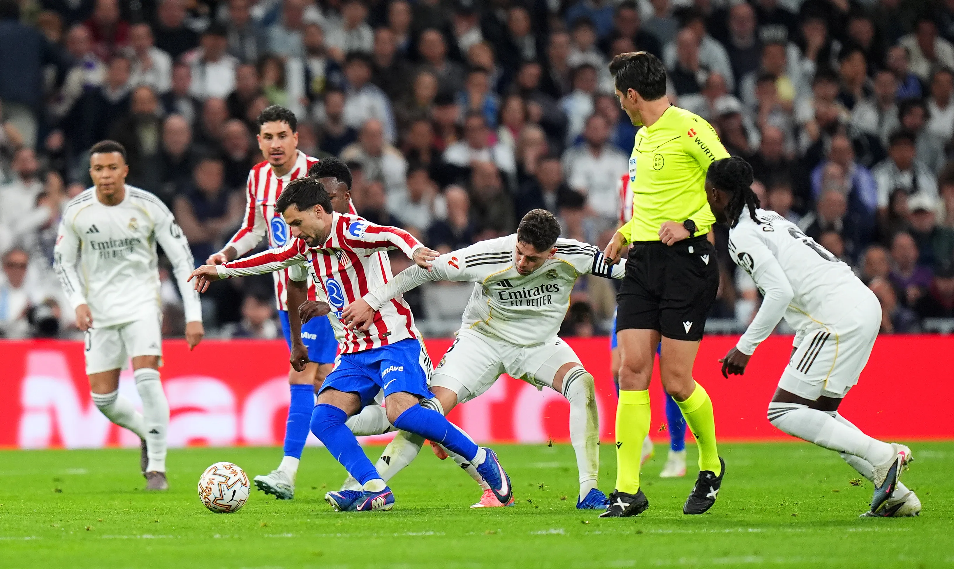 El último derbi de Madrid se disputó en el Santiago Bernabéu (Getty Images)