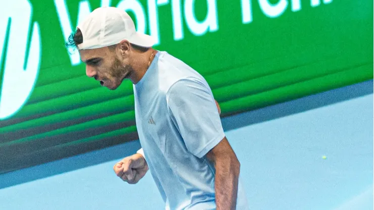 Francisco Cerúndolo celebra el triunfo argentino.