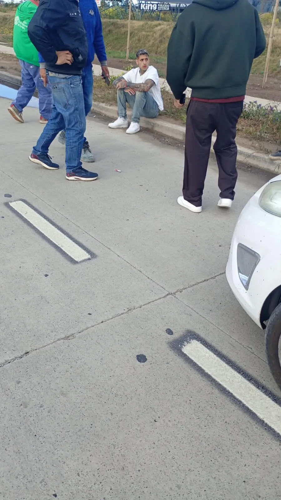 Gastón Ávila en el lugar del accidente.