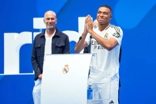 Zinedine Zidane en la presentación de Kylian Mbappé en Real Madrid. (Getty Images)