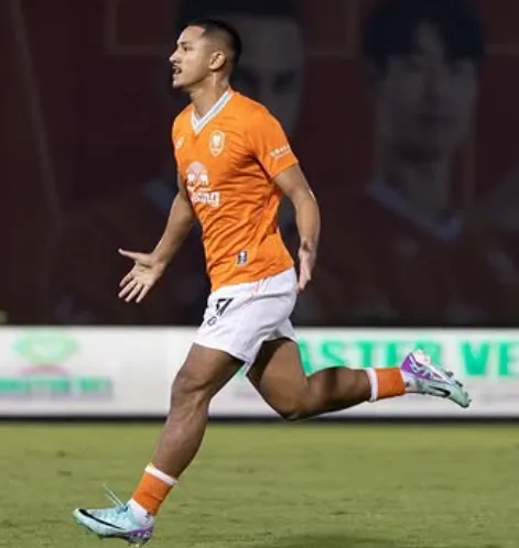 Faiq Bolkiah en Ratchaburi FC. (Foto: @fjefrib).