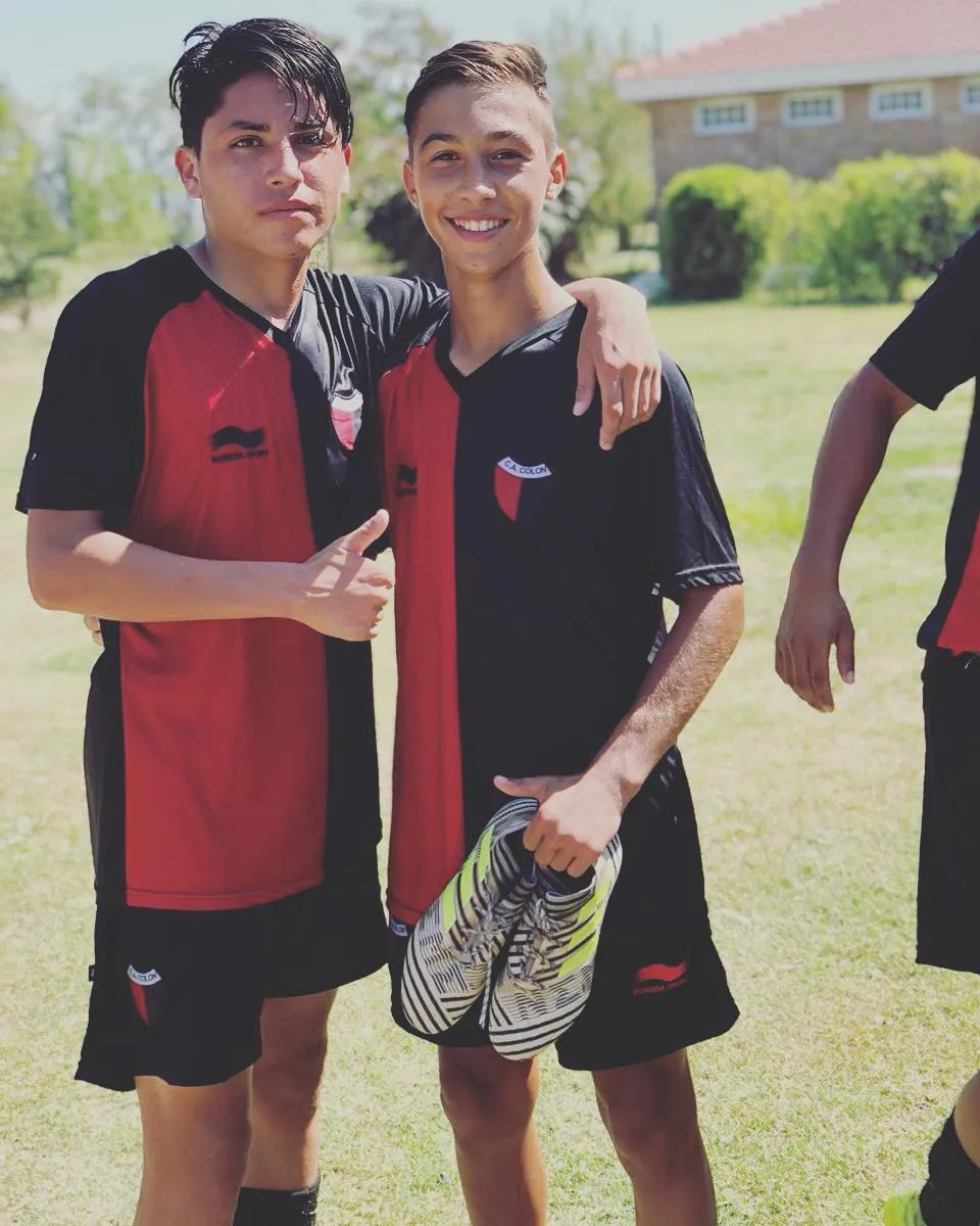 Luciano Steger junto a Facundo Farías en Colón.