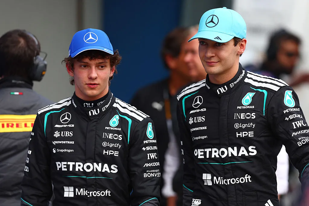 George Russell y Kimi Antonelli, pilotos de Mercedes en la Fórmula 1. (Getty Images)