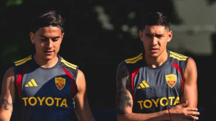 Paulo Dybala y Nahuel Molina en Roma.