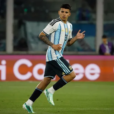 Cuti Romero, como capitán, a Flores tras su debut: "Esto sigue"