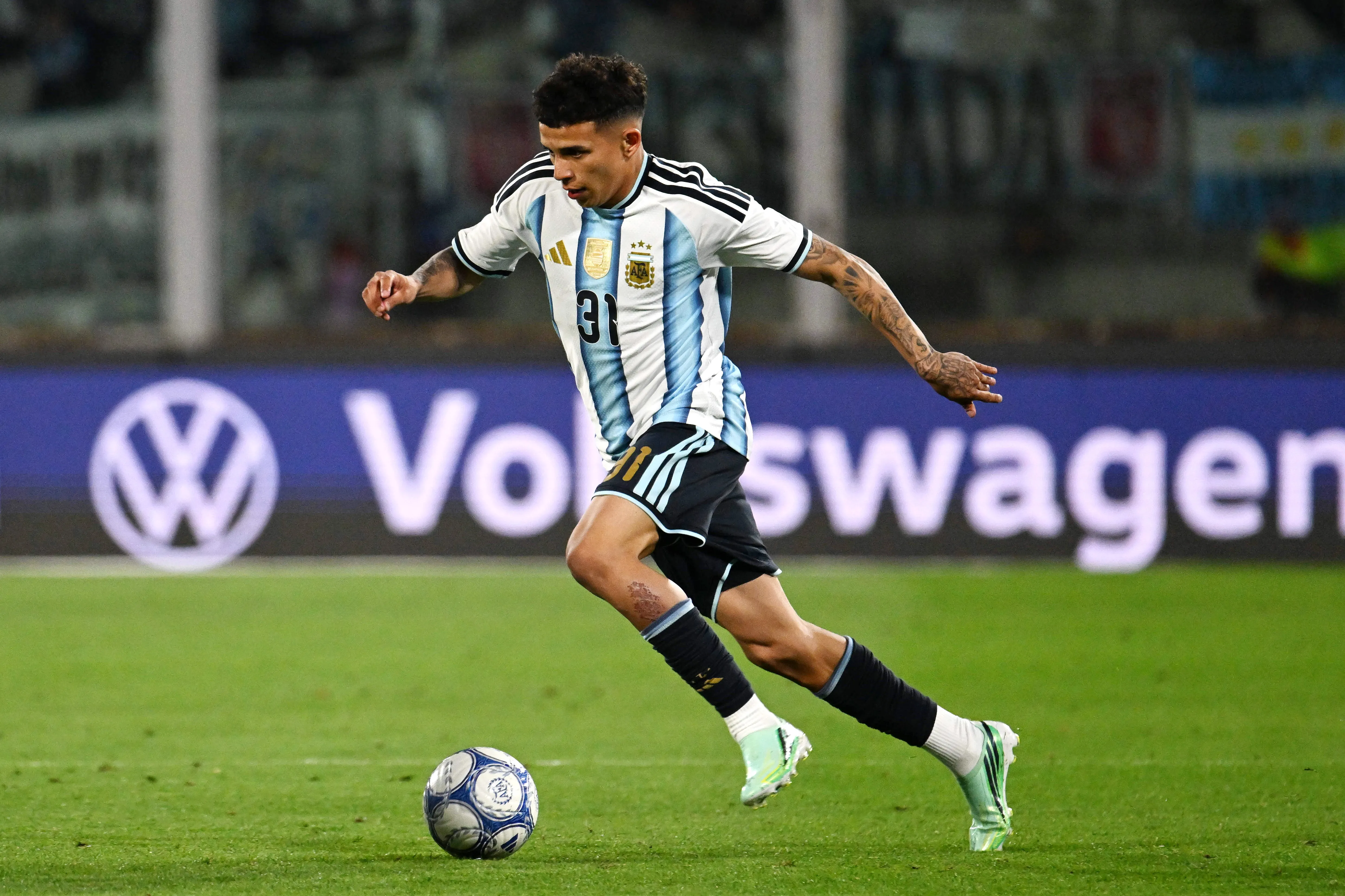 Leonel Flores tuvo un destacado debut en la Selección Argentina (Getty Images)
