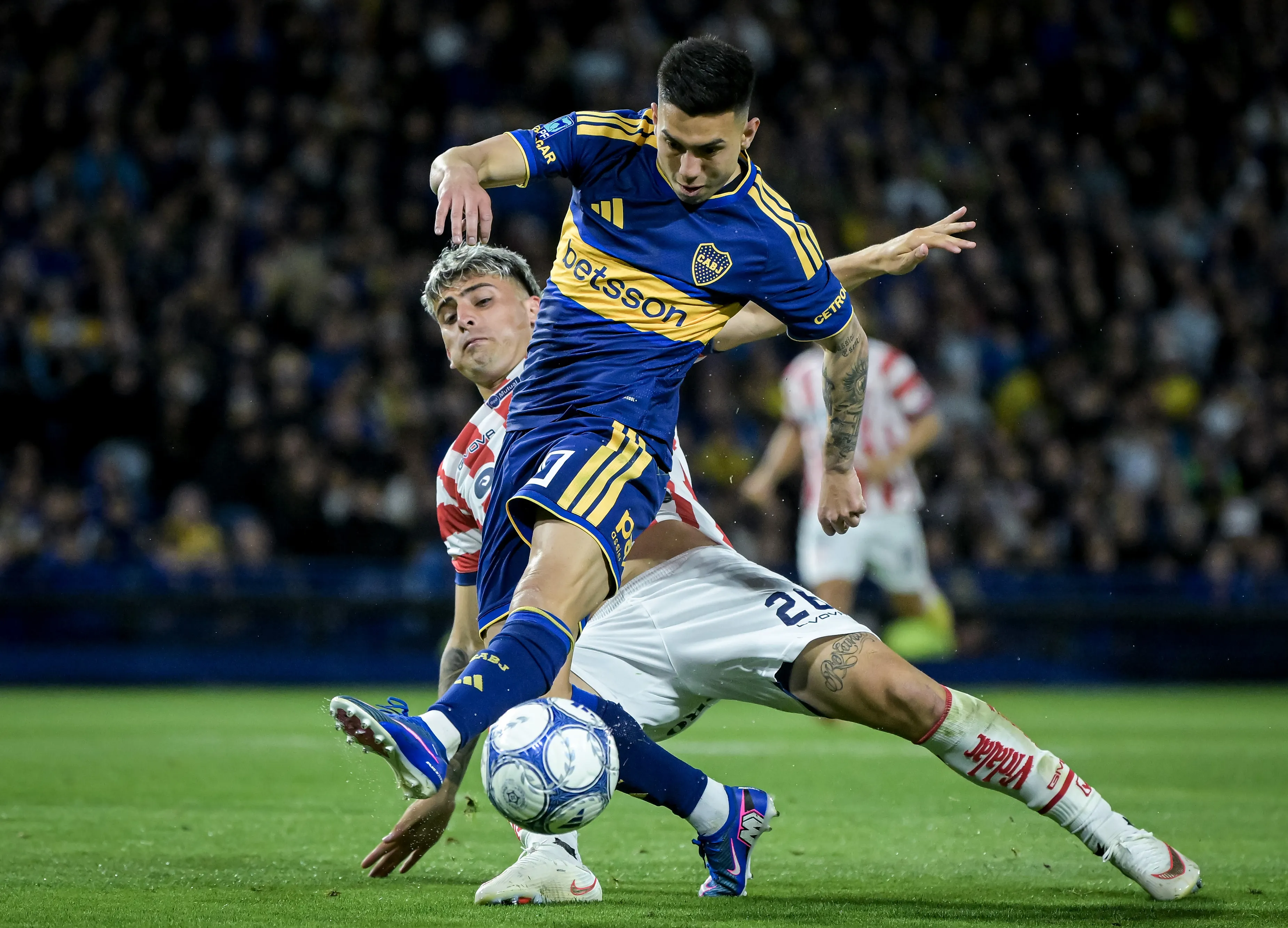 Alan Velasco ante Unión. (Foto: Getty).