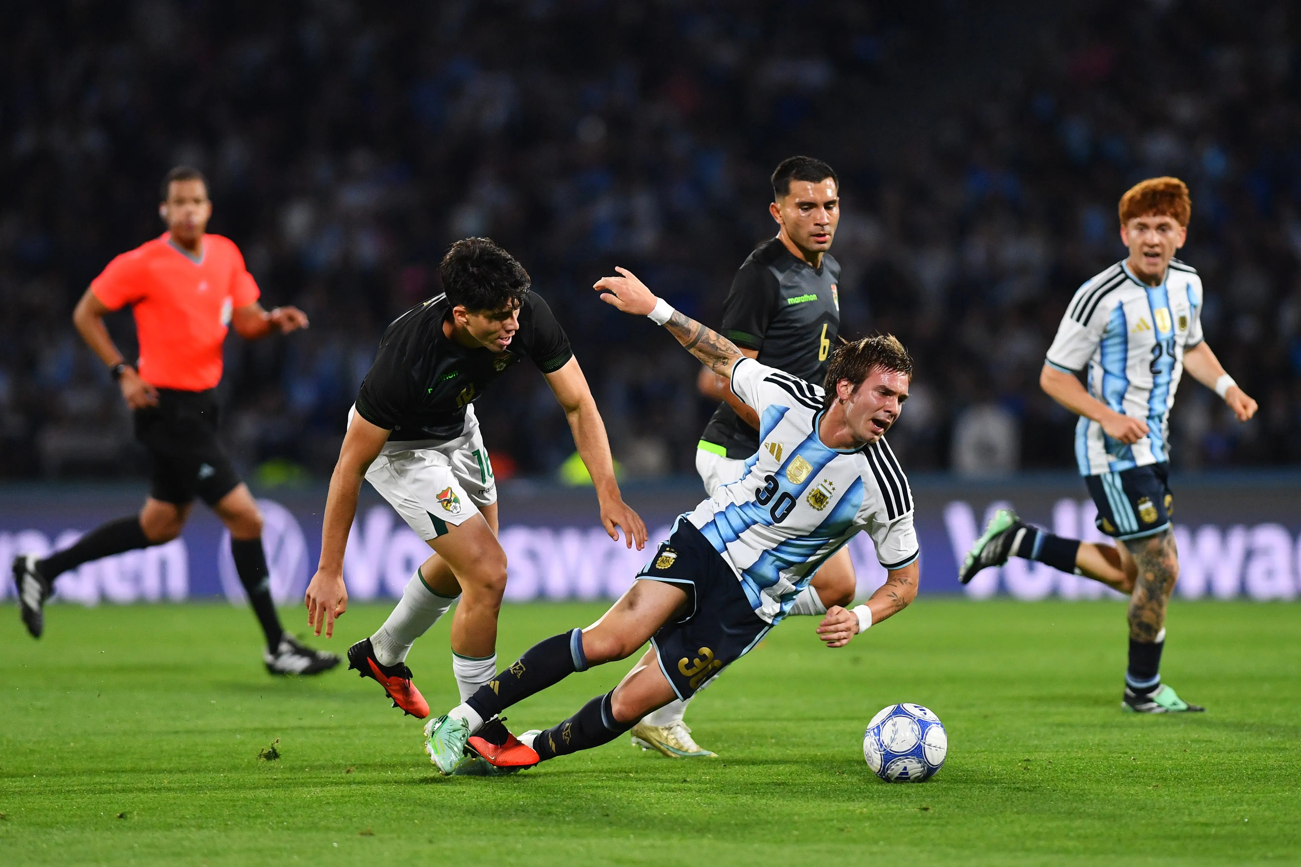Mastantuono ante Bolivia. (Foto: Getty)