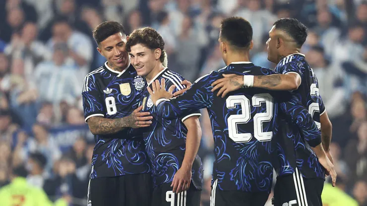 Los futbolistas de la Selección Argentina ante Burkina Faso.