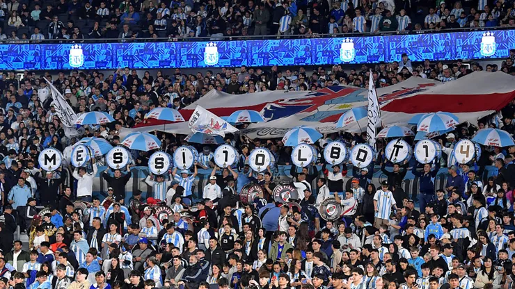 Los hinchas de la Selección Argentina ante Burkina Faso.