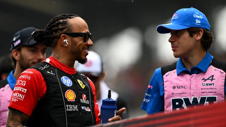 Lewis Hamilton y Franco Colapinto, en la previa de la carrera del GP de Baréin