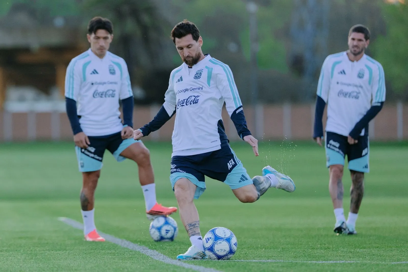 Lionel Messi se entrenó en el predio de Ezeiza. (Foto: @Argentina).