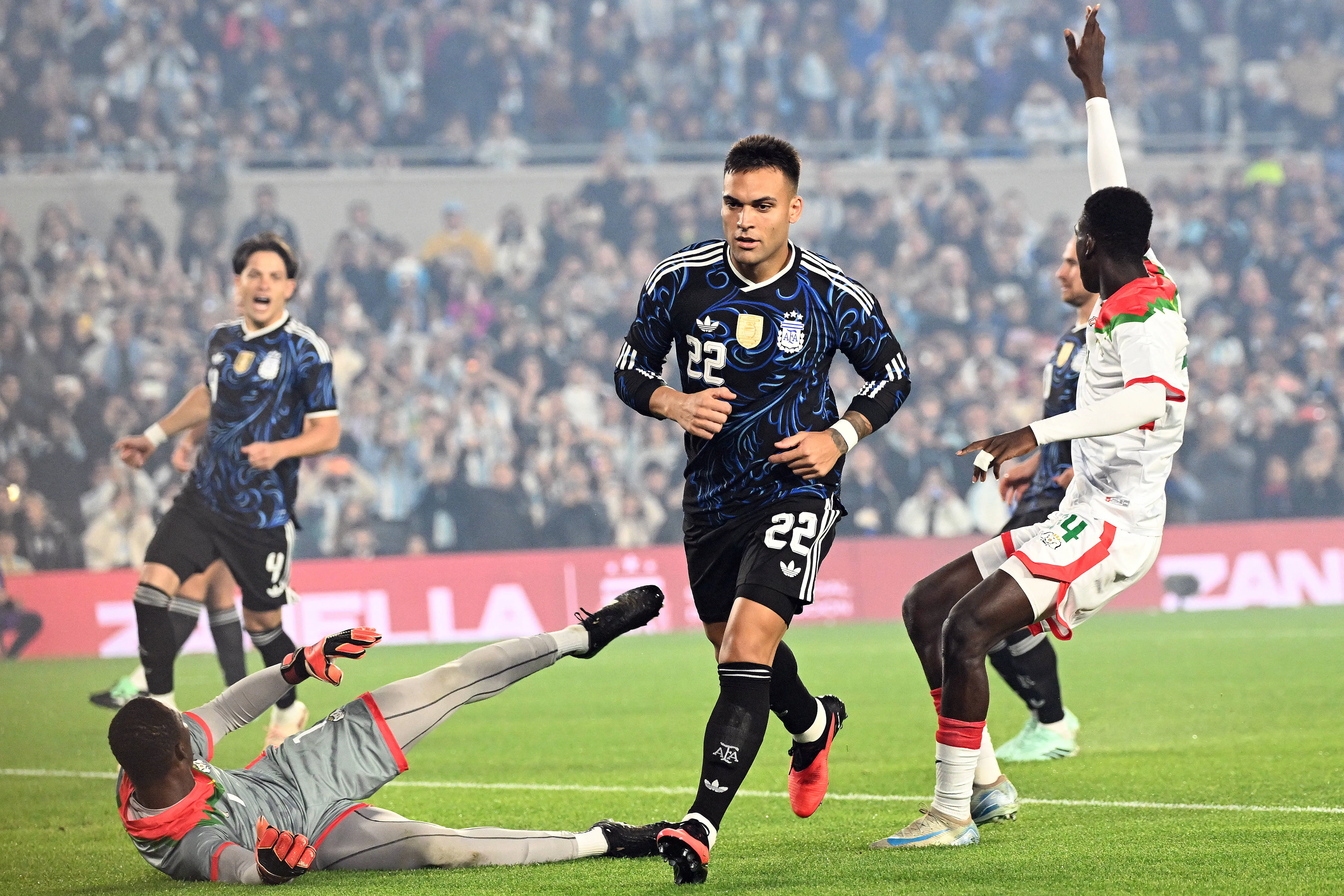 Lautaro Martínez ante Burkina Faso. (Foto: Imago).