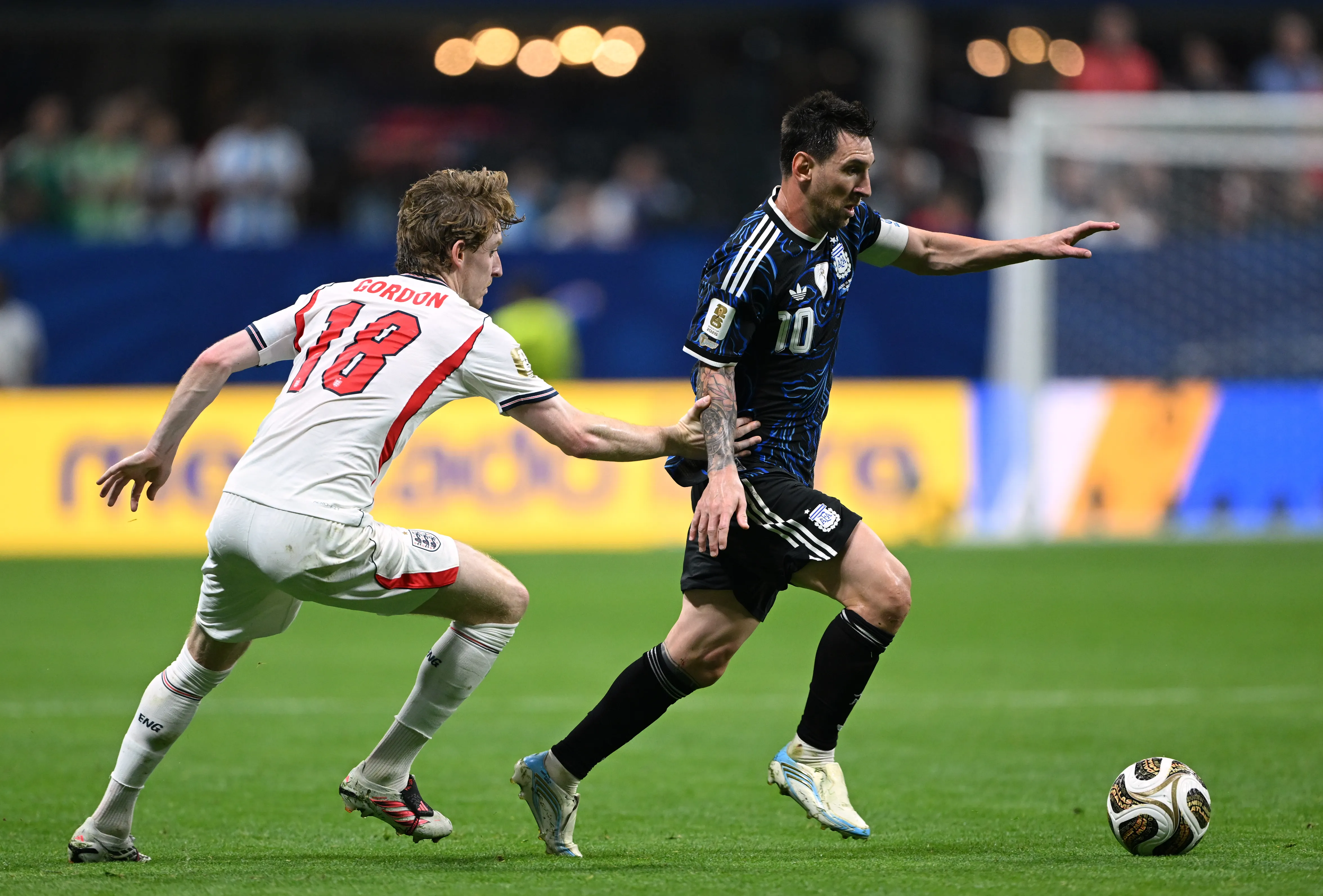 Messi ante Inglaterra en la victoria por 2 a 1. (Foto: Getty).